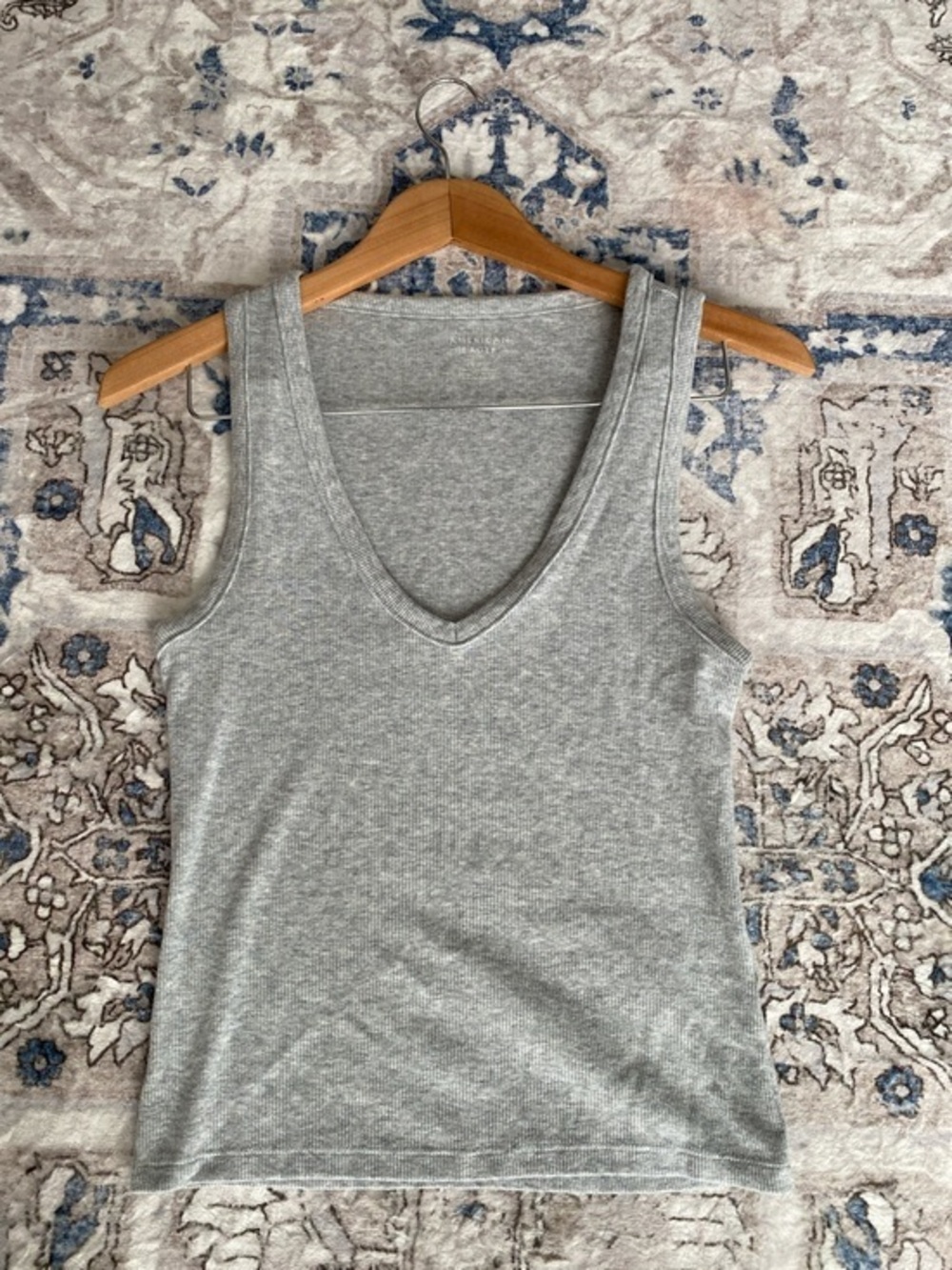 American Eagle Outfitters Gray Ribbed V‑Neck Tank